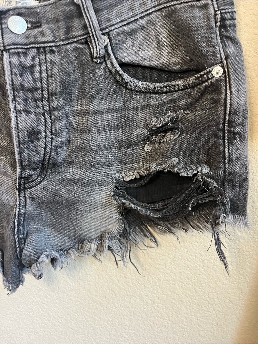 We The Free Washed Black Distressed Frayed Denim Shorts - Size 30 - Picture 3 of 5